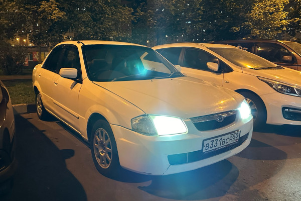 Прокат авто mazda familia эконом класса 2000 года в городе Москва Планерная от 800 руб./сутки, задний привод, двигатель: бензин, объем 1.5 литров, без водителя, недорого - RentRide
