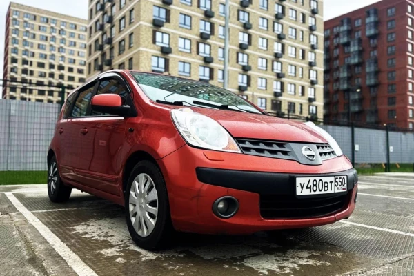 Прокат авто nissan note эконом класса 2006 года в городе Москва Остафьево от 1799 руб./сутки, передний привод, двигатель: бензин, объем 1.6 литров, без водителя, недорого - RentRide