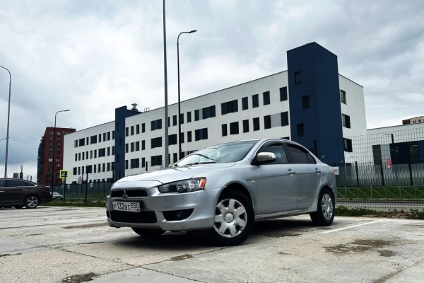 Прокат авто mitsubishi lancer эконом класса 2007 года в городе Москва Остафьево от 1799 руб./сутки, передний привод, двигатель: бензин, объем 1.5 литров, без водителя, недорого - RentRide