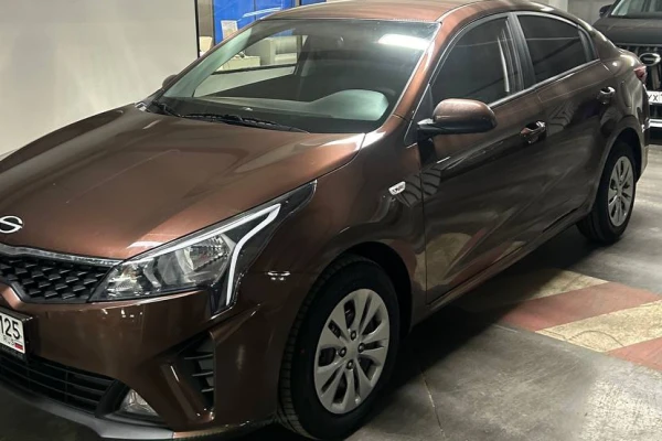 Прокат авто kia rio стандарт класса 2025 года в городе Москва Щукинская от 3128 руб./сутки, передний привод, двигатель: бензин, объем 1.6 литров, каско (Мультидрайв), ОСАГО (Мультидрайв), без водителя, недорого - RentRide