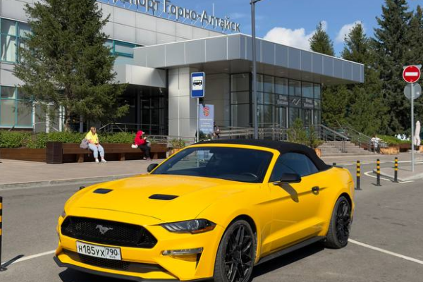 Прокат авто ford mustang премиум класса 2017 года в городе Горно-Алтайск от 12800 руб./сутки, задний привод, двигатель: бензин, объем 2.3 литра, ОСАГО (Впишу в полис), без водителя, недорого - RentRide