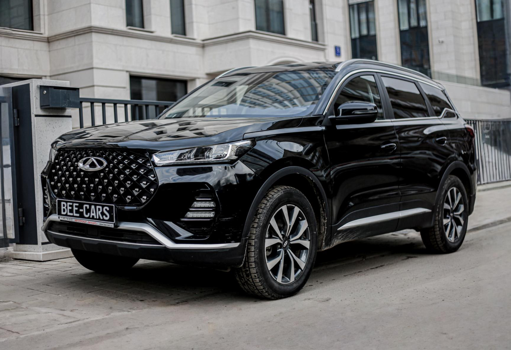Аренда chery tiggo-7-pro бизнес класса 2022 года в городе Москва Матвеевское от 5900 руб./сутки, передний привод, двигатель: бензин, объем 1.5 литров, каско (Мультидрайв), ОСАГО (Мультидрайв), без водителя, недорого - RentRide