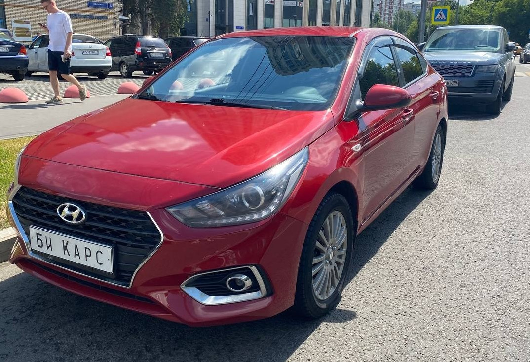 Аренда hyundai solaris эконом класса 2017 года в городе Москва Славянский бульвар от 3400 руб./сутки, передний привод, двигатель: бензин, объем 1.6 литров, без водителя, недорого - RentRide