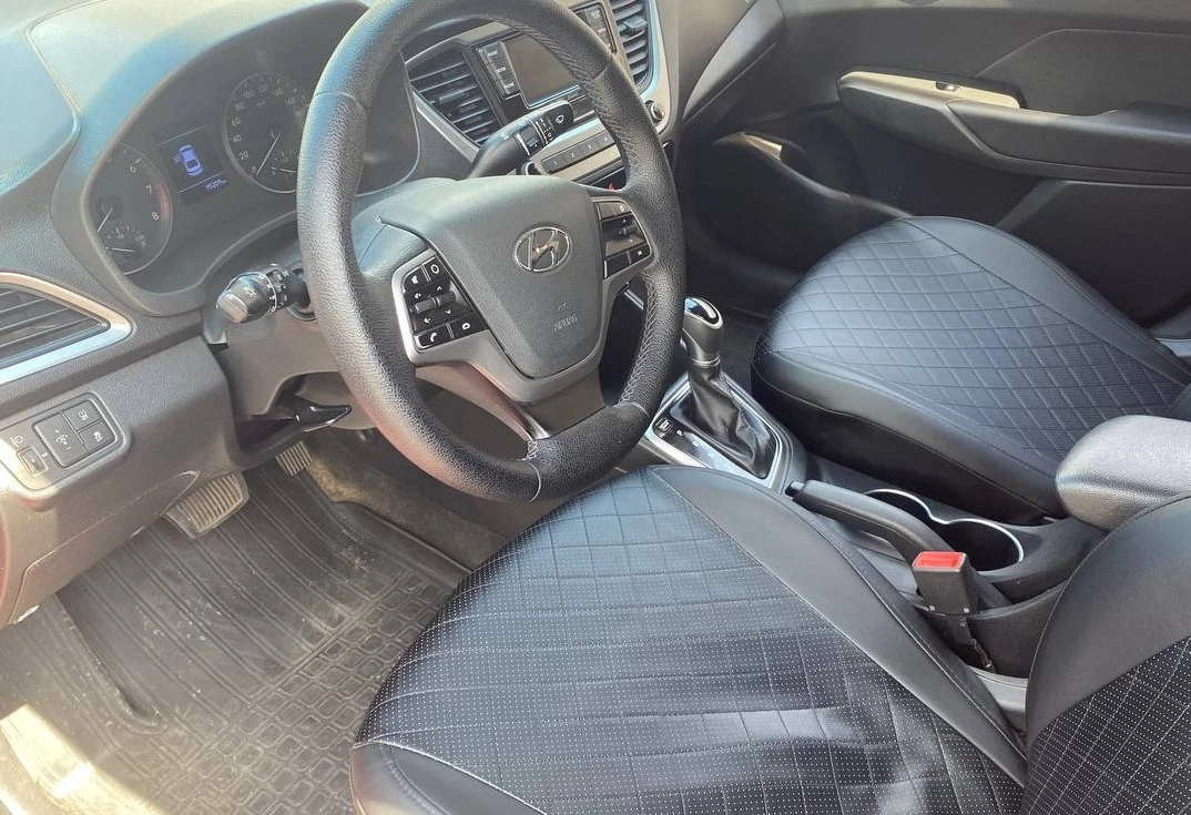Аренда hyundai solaris стандарт класса 2017 года в городе Москва Славянский бульвар от 3700 руб./сутки, передний привод, двигатель: бензин, объем 1.6 литров, без водителя, недорого, вид 4 - RentRide