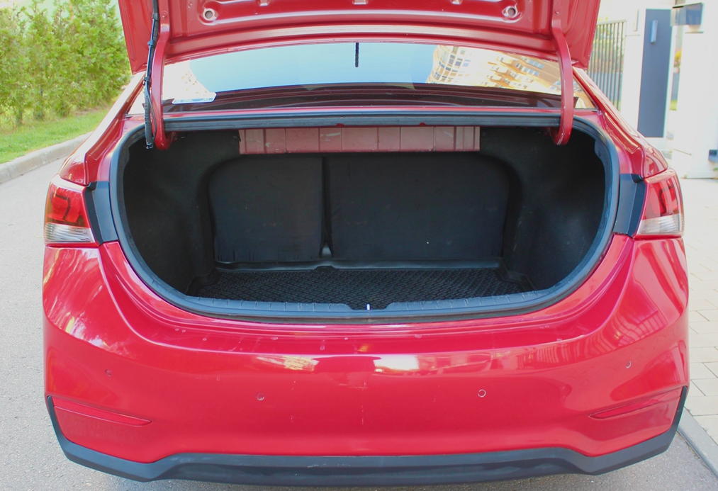 Аренда hyundai solaris эконом класса 2017 года в городе Москва Славянский бульвар от 2800 руб./сутки, передний привод, двигатель: бензин, объем 1.6 литров, без водителя, недорого, вид 9 - RentRide