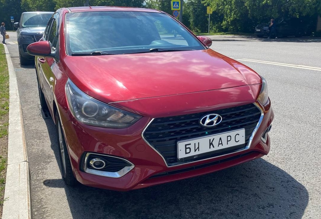 Аренда hyundai solaris эконом класса 2017 года в городе Москва Славянский бульвар от 3400 руб./сутки, передний привод, двигатель: бензин, объем 1.6 литров, без водителя, недорого, вид 2 - RentRide