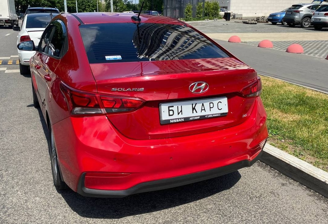 Аренда hyundai solaris эконом класса 2017 года в городе Москва Славянский бульвар от 3400 руб./сутки, передний привод, двигатель: бензин, объем 1.6 литров, без водителя, недорого, вид 3 - RentRide