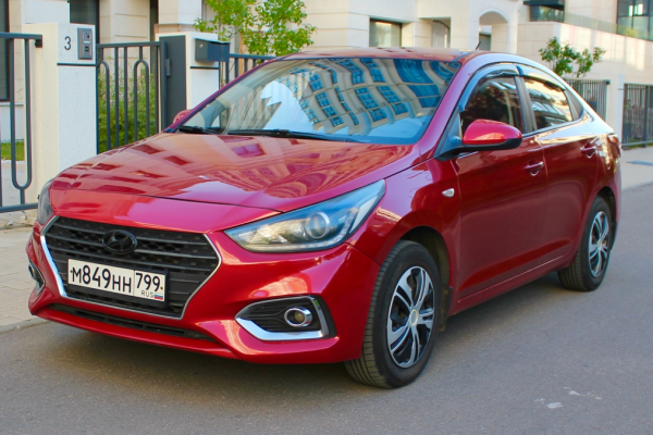 Прокат авто hyundai solaris эконом класса 2017 года в городе Москва Славянский бульвар от 2800 руб./сутки, передний привод, двигатель: бензин, объем 1.6 литров, без водителя, недорого - RentRide