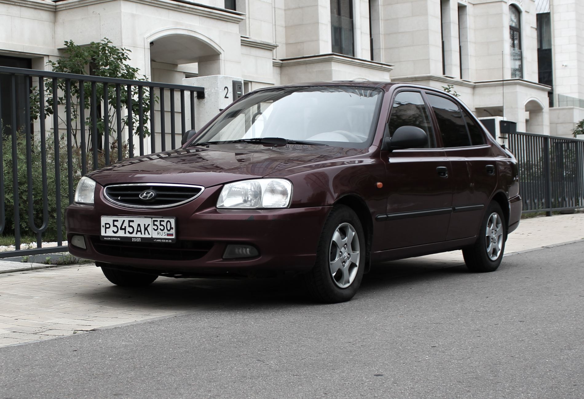 Аренда hyundai accent эконом класса 2011 года в городе Москва Славянский бульвар от 2800 руб./сутки, передний привод, двигатель: бензин, объем 1.5 литров, ОСАГО (Мультидрайв), без водителя, недорого - RentRide