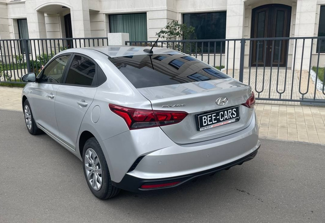 Аренда hyundai solaris эконом класса 2021 года в городе Москва Славянский бульвар от 3400 руб./сутки, передний привод, двигатель: бензин, объем 1.6 литров, ОСАГО (Впишу в полис), без водителя, недорого, вид 3 - RentRide