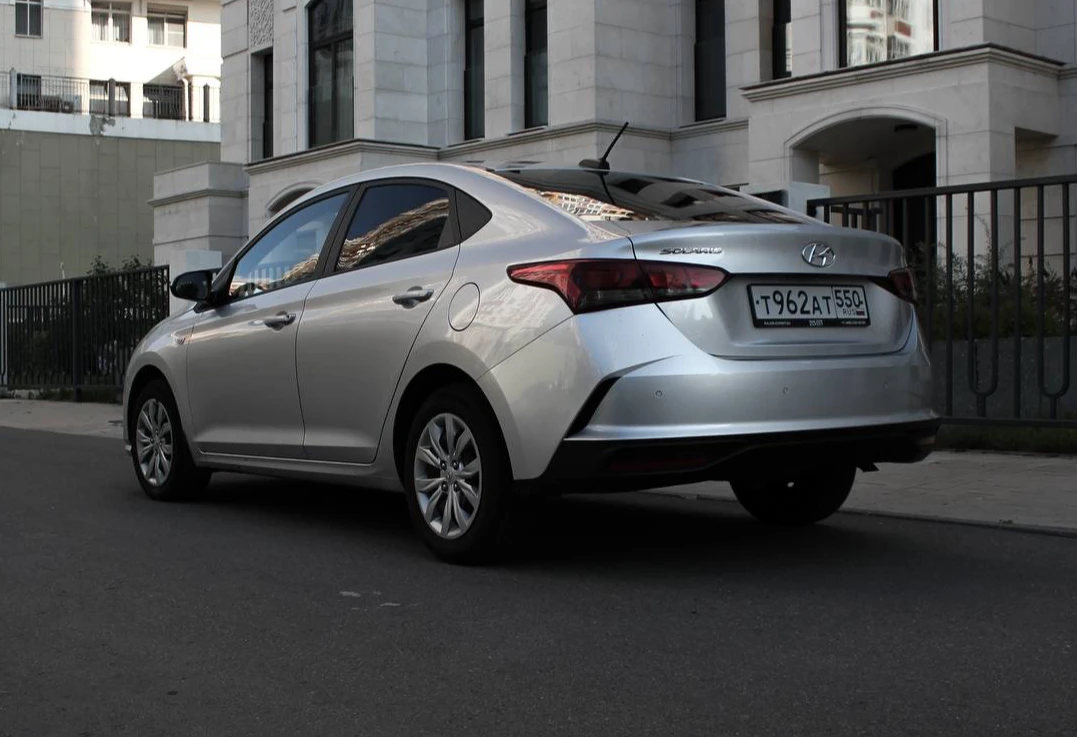 Аренда hyundai solaris стандарт класса 2021 года в городе Москва Славянский бульвар от 3700 руб./сутки, передний привод, двигатель: бензин, объем 1.6 литров, ОСАГО (Впишу в полис), без водителя, недорого, вид 6 - RentRide