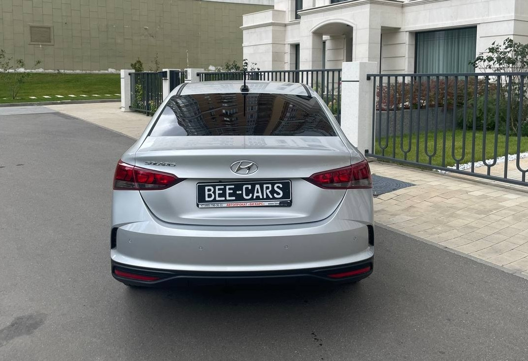 Аренда hyundai solaris эконом класса 2021 года в городе Москва Славянский бульвар от 3400 руб./сутки, передний привод, двигатель: бензин, объем 1.6 литров, ОСАГО (Впишу в полис), без водителя, недорого, вид 4 - RentRide