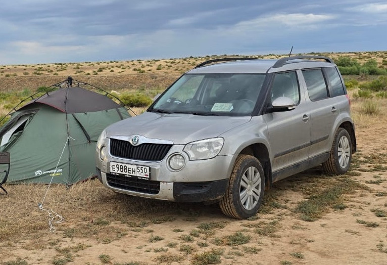 Аренда skoda yeti эконом класса 2012 года в городе Москва Домодедовская от 2160 руб./сутки, полный привод, двигатель: бензин, объем 1.8 литров, ОСАГО (Мультидрайв), без водителя, недорого - RentRide