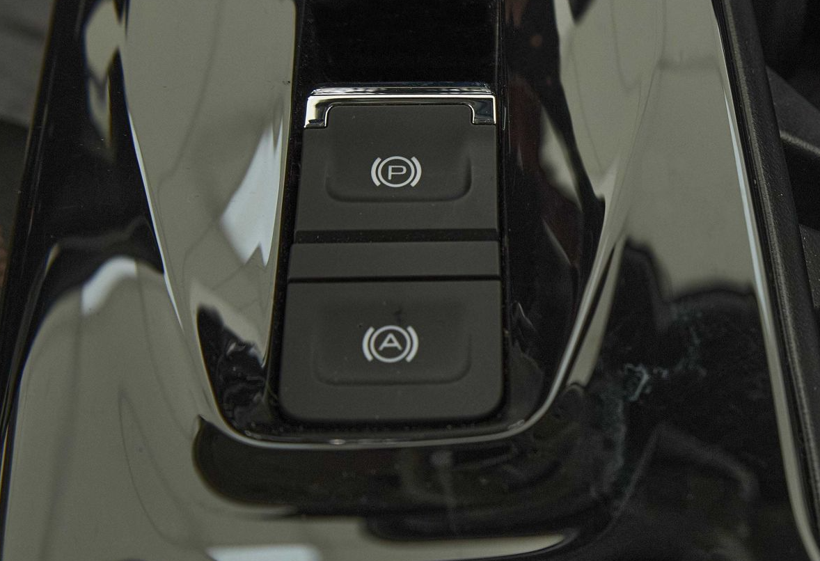 Аренда haval dargo стандарт класса 2024 года в городе Москва Щукинская от 4552 руб./сутки, полный привод, двигатель: бензин, объем 2 литра, каско (Мультидрайв), ОСАГО (Мультидрайв), без водителя, недорого, вид 17 - RentRide