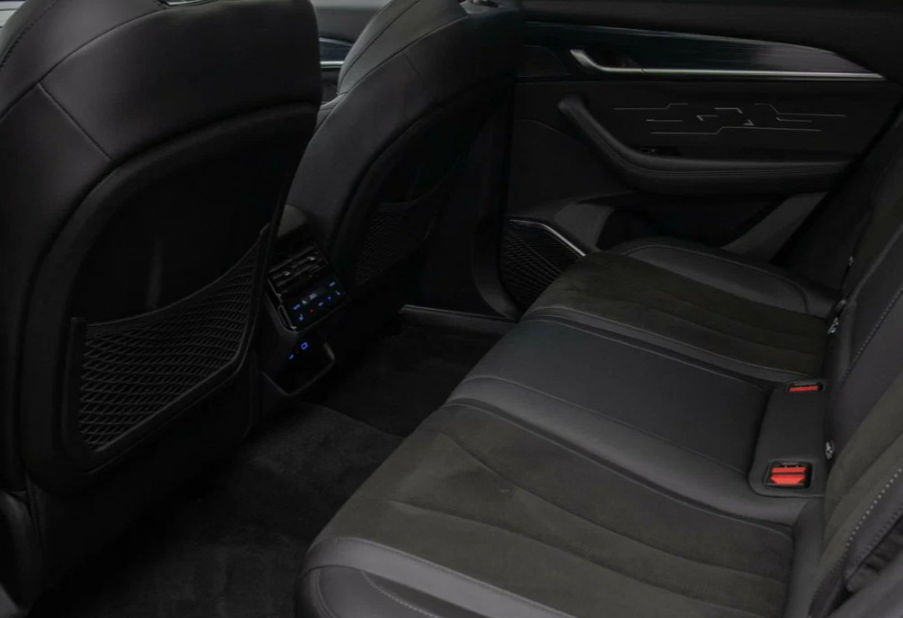 Аренда geely monjaro бизнес класса 2024 года в городе Москва Щукинская от 5592 руб./сутки, полный привод, двигатель: бензин, объем 2 литра, каско (Мультидрайв), ОСАГО (Мультидрайв), без водителя, недорого, вид 11 - RentRide