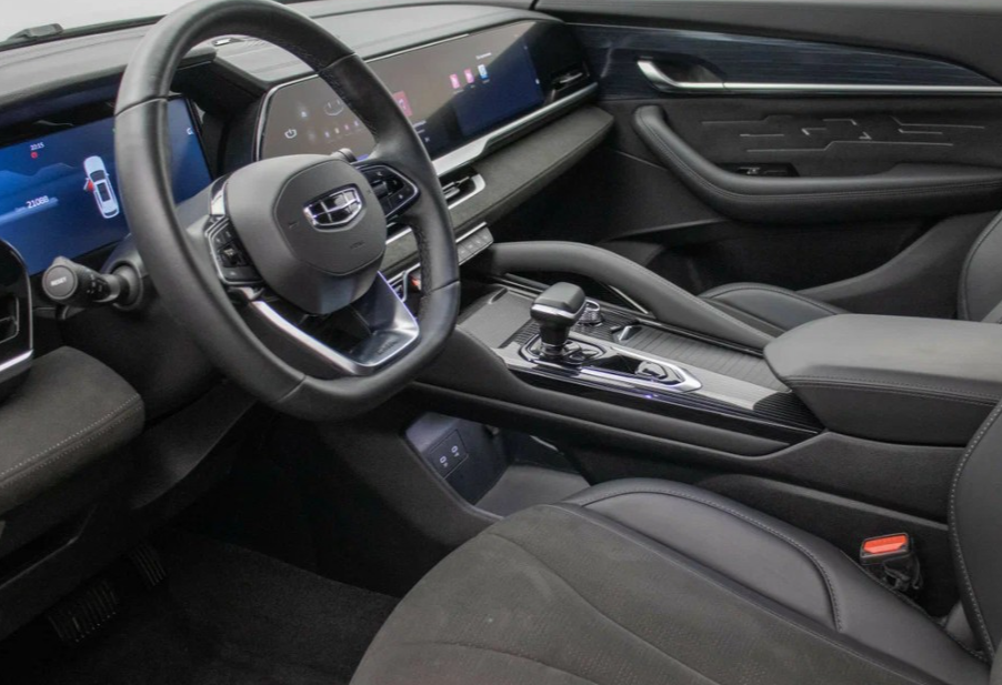 Аренда geely monjaro бизнес класса 2024 года в городе Москва Щукинская от 5592 руб./сутки, полный привод, двигатель: бензин, объем 2 литра, каско (Мультидрайв), ОСАГО (Мультидрайв), без водителя, недорого, вид 10 - RentRide