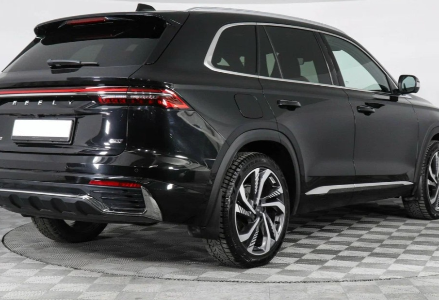 Аренда geely monjaro бизнес класса 2024 года в городе Москва Щукинская от 5592 руб./сутки, полный привод, двигатель: бензин, объем 2 литра, каско (Мультидрайв), ОСАГО (Мультидрайв), без водителя, недорого, вид 5 - RentRide