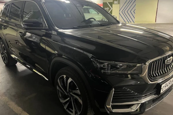 Прокат авто geely monjaro бизнес класса 2024 года в городе Москва Щукинская от 7496 руб./сутки, полный привод, двигатель: бензин, объем 2 литра, каско (Мультидрайв), ОСАГО (Мультидрайв), без водителя, недорого - RentRide