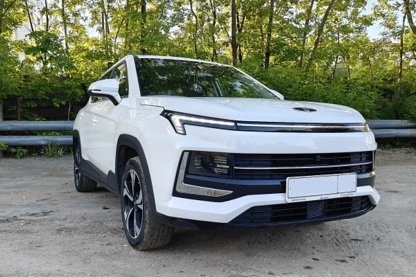 Прокат авто moskvic 3 эконом класса 2023 года в городе Москва Ботанический сад от 2800 руб./сутки, передний привод, двигатель: бензин, объем 1.5 литров, ОСАГО (Впишу в полис), без водителя, недорого - RentRide
