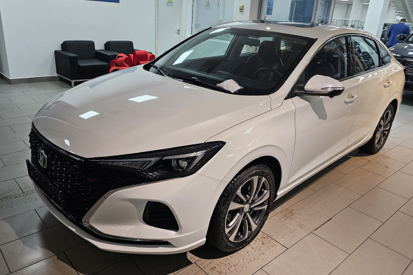 Прокат авто changan eado стандарт класса 2024 года в городе Москва Рассказовка от 4000 руб./сутки, передний привод, двигатель: бензин, объем 1400 литров, без водителя, недорого - RentRide