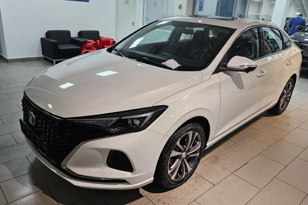 Прокат авто changan eado стандарт класса 2024 года в городе Москва Рассказовка от 4000 руб./сутки, передний привод, двигатель: бензин, объем 1400 литров, без водителя, недорого - RentRide