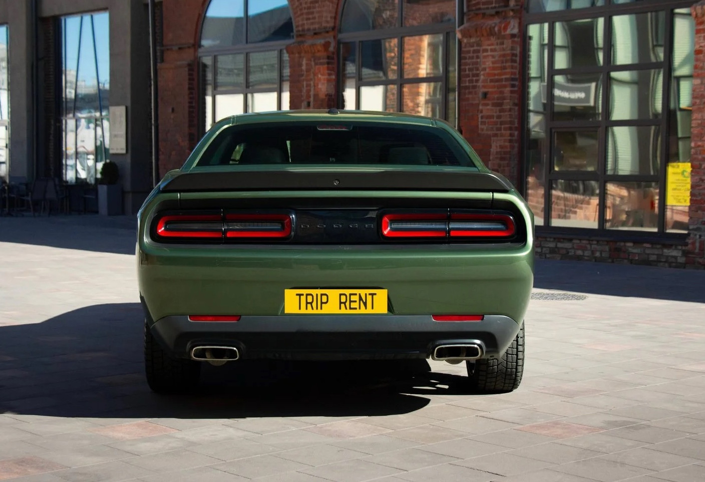 Аренда dodge challenger премиум класса 2020 года в городе Москва от 11192 руб./сутки, передний привод, двигатель: бензин, объем 3.6 литров, ОСАГО (Впишу в полис), без водителя, недорого, вид 9 - RentRide