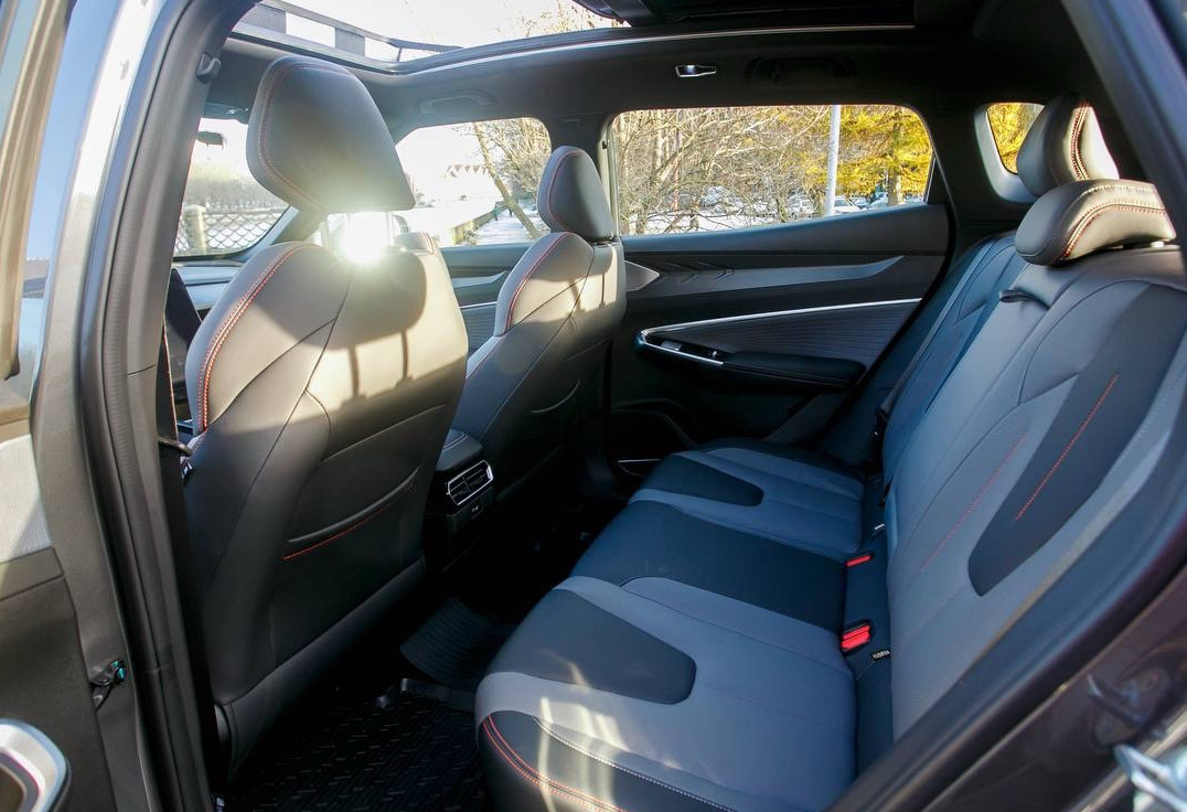 Аренда geely cityray комфорт класса 2024 года в городе Москва от 3992 руб./сутки, передний привод, двигатель: бензин, объем 1.5 литров, ОСАГО (Мультидрайв), без водителя, недорого, вид 4 - RentRide