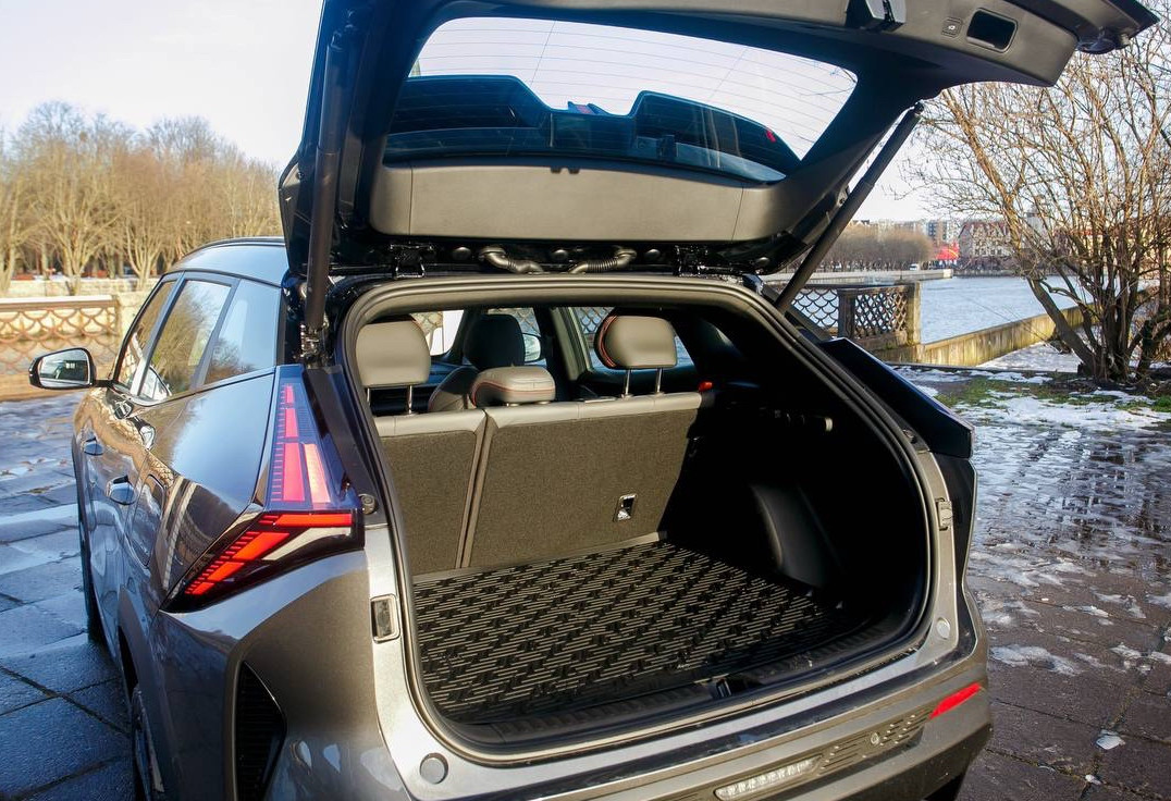 Аренда geely cityray комфорт класса 2024 года в городе Москва от 3992 руб./сутки, передний привод, двигатель: бензин, объем 1.5 литров, ОСАГО (Мультидрайв), без водителя, недорого, вид 6 - RentRide