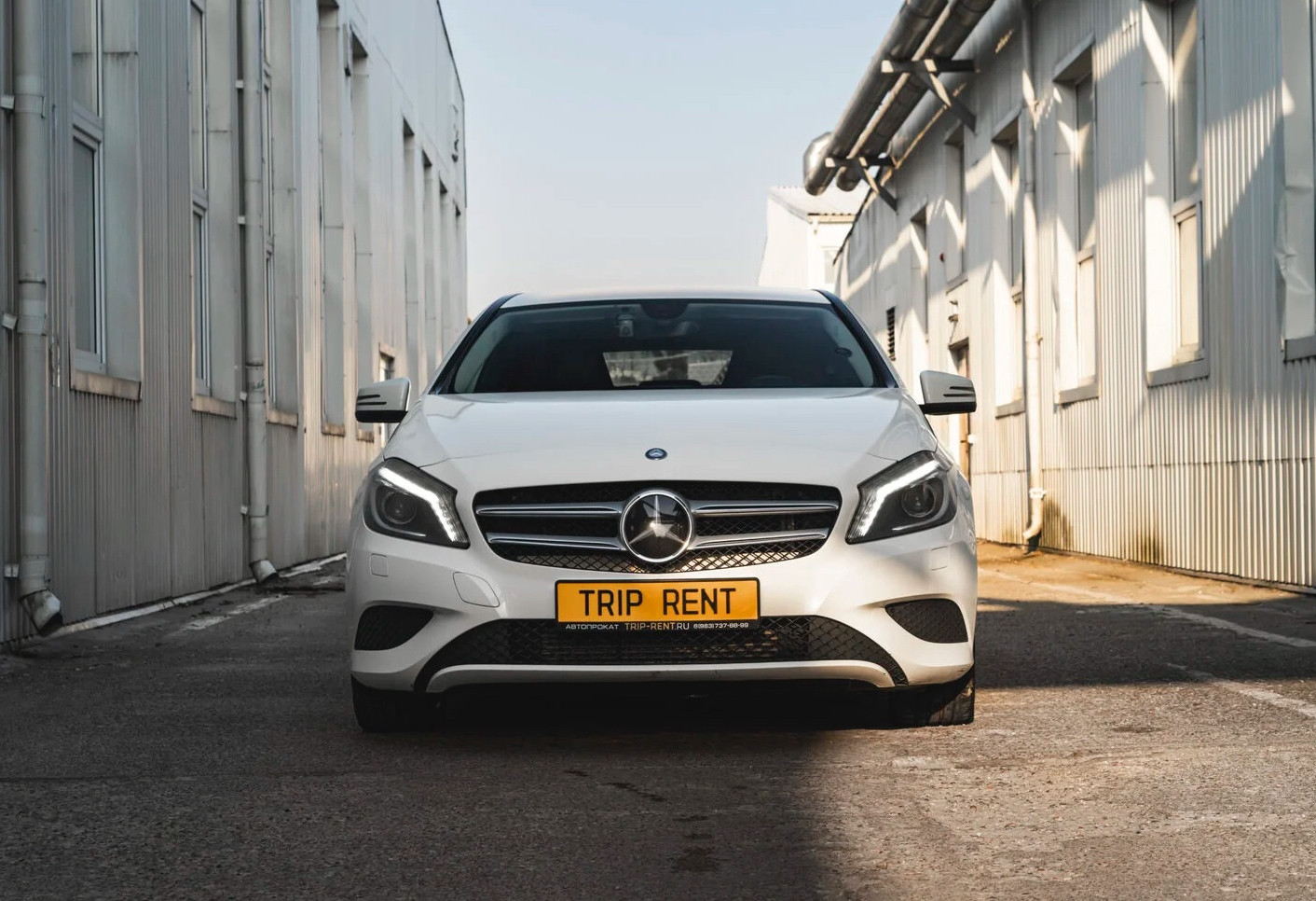 Аренда mercedes-benz a-klass комфорт класса 2013 года в городе Москва от 4392 руб./сутки, передний привод, двигатель: бензин, объем 1.6 литров, без водителя, недорого, вид 2 - RentRide