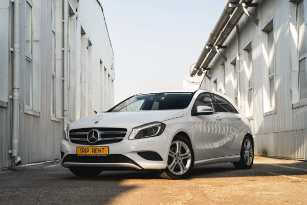 Прокат авто mercedes-benz a-klass комфорт класса 2013 года в городе Калининград от 4392 руб./сутки, передний привод, двигатель: бензин, объем 1.6 литров, без водителя, недорого - RentRide