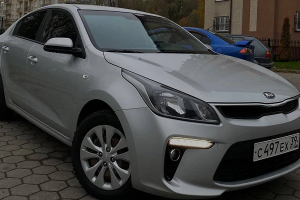 Прокат авто kia rio эконом класса 2019 года в городе Калининград от 3360 руб./сутки, передний привод, двигатель: бензин, объем 1.6 литров, каско (Мультидрайв), ОСАГО (Мультидрайв), без водителя, недорого - RentRide