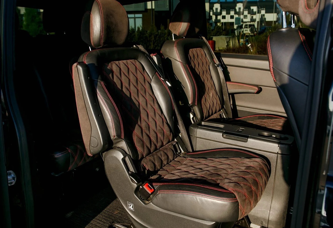 Аренда mercedes-benz v-klass 2014 года в городе Москва от 7192 руб./сутки, передний привод, двигатель: дизель, объем 2.2 литра, ОСАГО (Впишу в полис), без водителя, недорого, вид 4 - RentRide