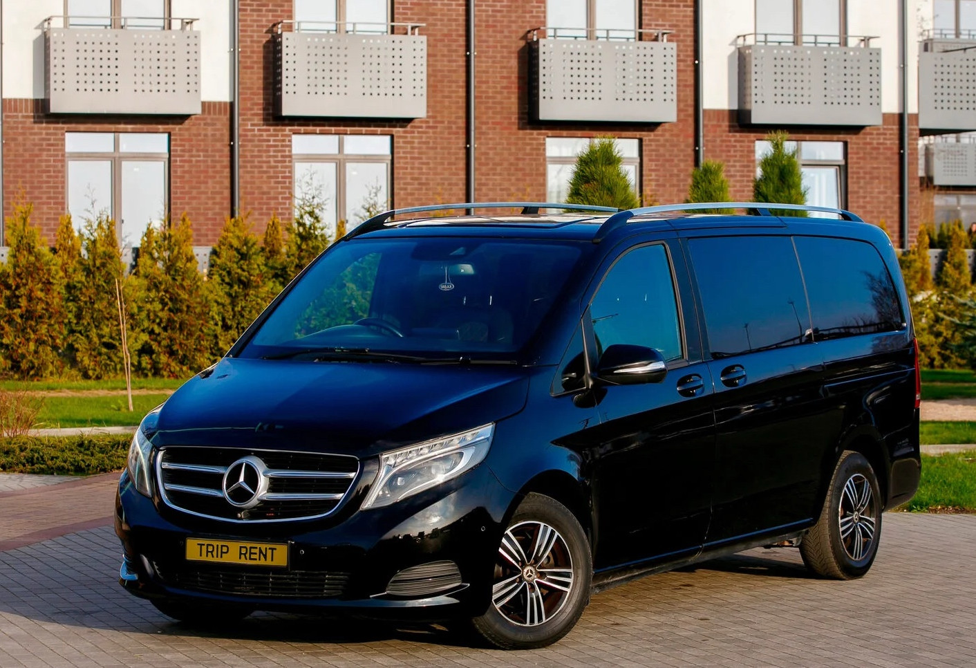 Аренда mercedes-benz v-klass 2014 года в городе Москва от 7192 руб./сутки, передний привод, двигатель: дизель, объем 2.2 литра, ОСАГО (Впишу в полис), без водителя, недорого - RentRide