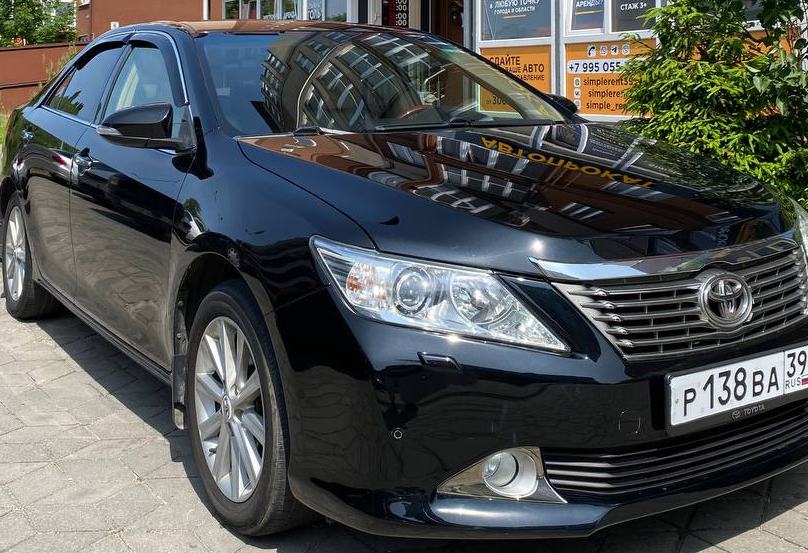 Аренда toyota camry комфорт класса 2012 года в городе Москва от 4160 руб./сутки, передний привод, двигатель: бензин, объем 2.5 литров, каско (Мультидрайв), ОСАГО (Мультидрайв), без водителя, недорого - RentRide