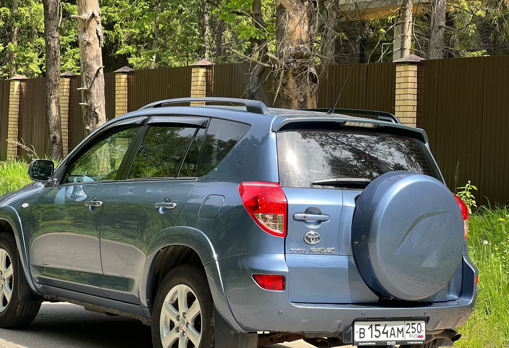 Аренда toyota rav4 эконом класса 2007 года в городе Москва от 2800 руб./сутки, полный привод, двигатель: бензин, объем 2.4 литра, ОСАГО (Впишу в полис), без водителя, недорого, вид 4 - RentRide