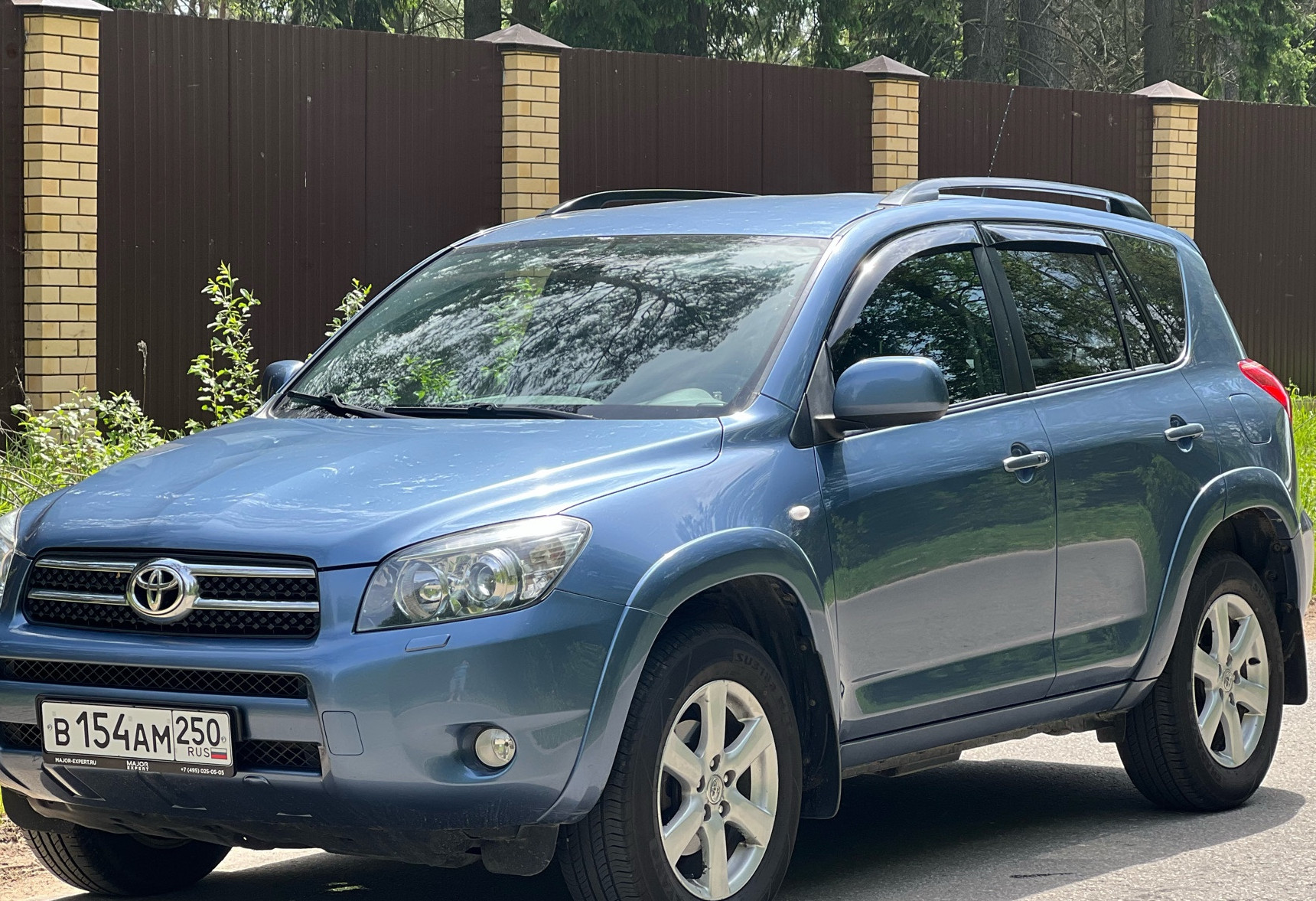 Аренда toyota rav4 эконом класса 2007 года в городе Москва от 2800 руб./сутки, полный привод, двигатель: бензин, объем 2.4 литра, ОСАГО (Впишу в полис), без водителя, недорого - RentRide