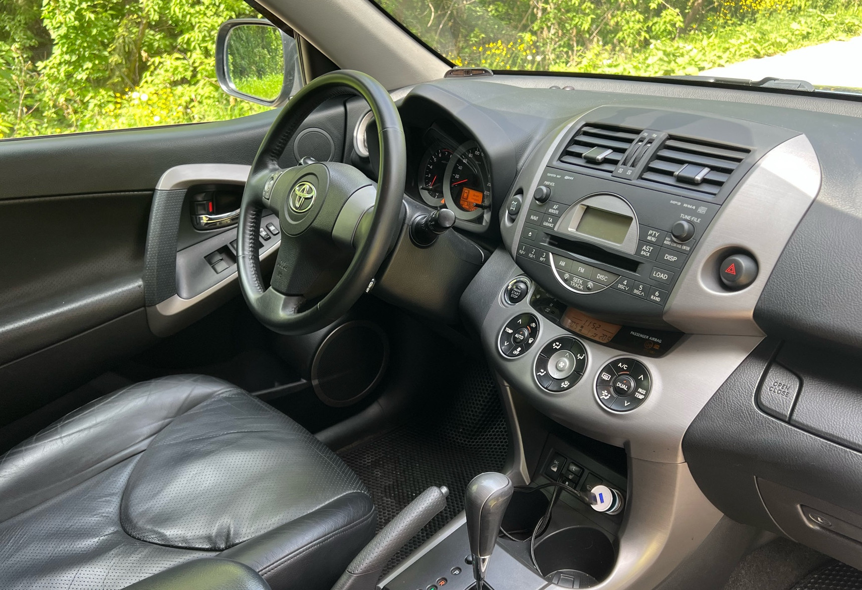 Аренда toyota rav4 эконом класса 2007 года в городе Москва от 2800 руб./сутки, полный привод, двигатель: бензин, объем 2.4 литра, ОСАГО (Впишу в полис), без водителя, недорого, вид 8 - RentRide