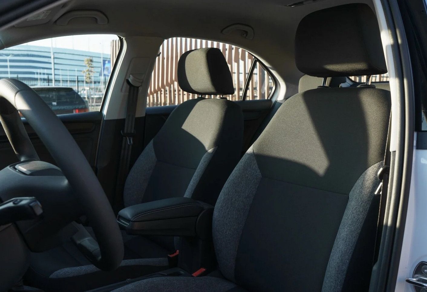 Аренда skoda rapid эконом класса 2020 года в городе Москва от 2792 руб./сутки, передний привод, двигатель: бензин, объем 1.6 литров, ОСАГО (Мультидрайв), без водителя, недорого, вид 4 - RentRide