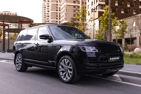 Прокат авто land-rover range-rover премиум класса 2018 года в городе Москва Авиамоторная от 19120 руб./сутки, полный привод, двигатель: дизель, объем 4.4 литра, каско (Мультидрайв), ОСАГО (Мультидрайв), без водителя, недорого - RentRide