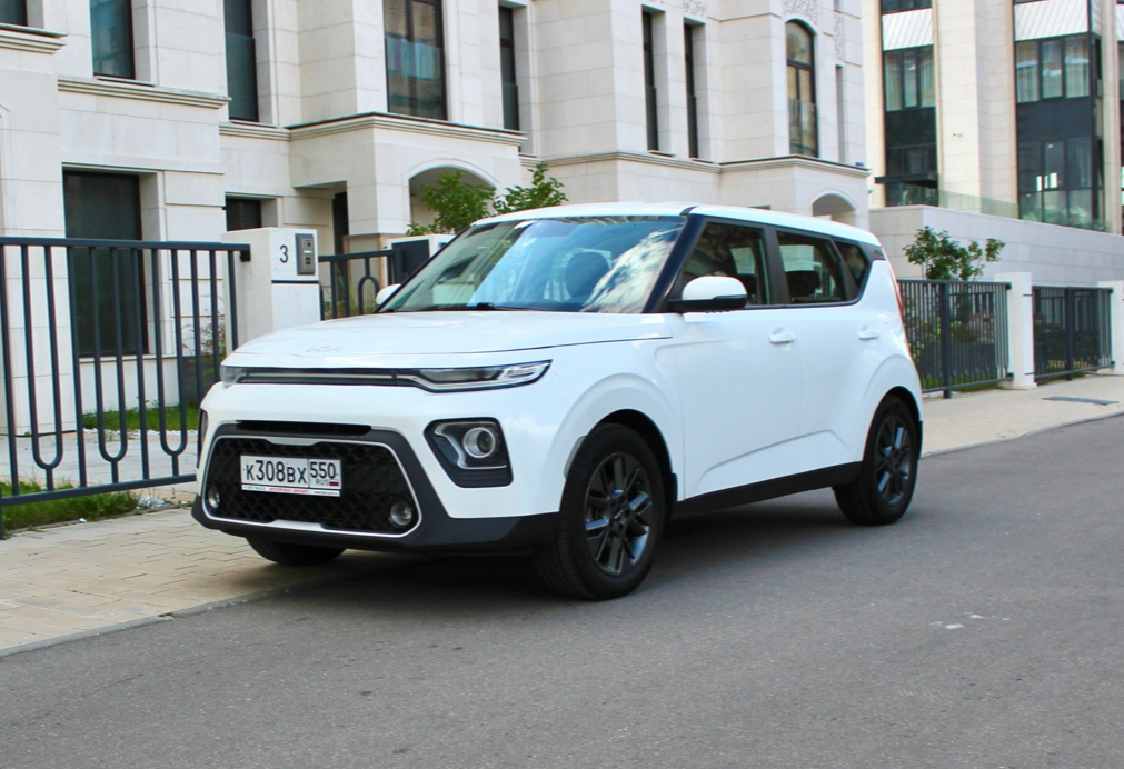 Аренда kia soul эконом класса 2021 года в городе Москва Матвеевское от 2800 руб./сутки, передний привод, двигатель: бензин, объем 1.6 литров, каско (Мультидрайв), ОСАГО (Мультидрайв), без водителя, недорого - RentRide