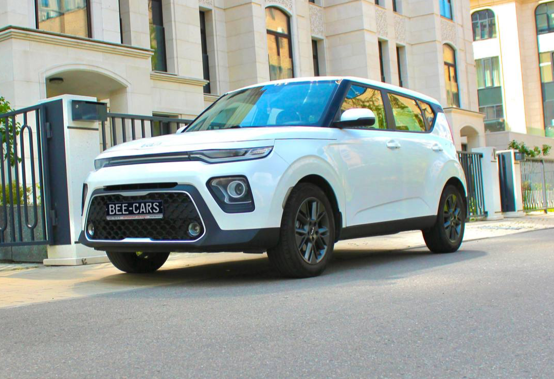 Аренда kia soul эконом класса 2021 года в городе Москва Матвеевское от 2800 руб./сутки, передний привод, двигатель: бензин, объем 1.6 литров, каско (Мультидрайв), ОСАГО (Мультидрайв), без водителя, недорого - RentRide