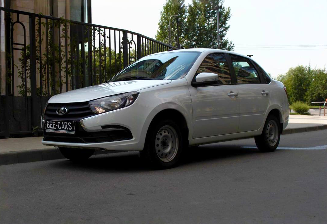 Аренда lada granta эконом класса 2024 года в городе Москва Матвеевское от 1800 руб./сутки, передний привод, двигатель: бензин, объем 1.6 литров, каско (Мультидрайв), ОСАГО (Мультидрайв), без водителя, недорого - RentRide