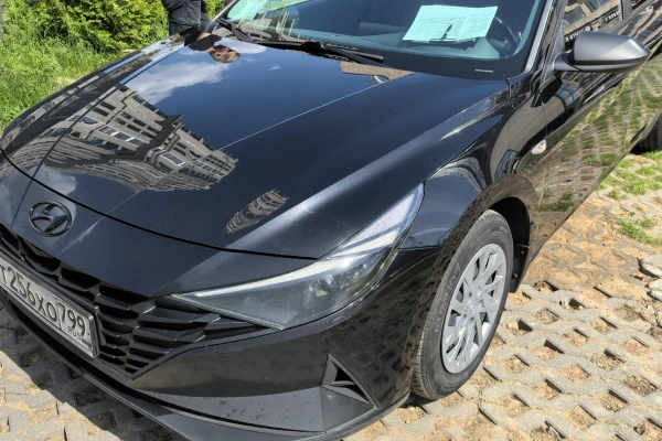Прокат авто hyundai elantra комфорт класса 2021 года в городе Москва Матвеевское от 4800 руб./сутки, передний привод, двигатель: бензин, объем 1.6 литров, каско (Мультидрайв), ОСАГО (Мультидрайв), без водителя, недорого - RentRide
