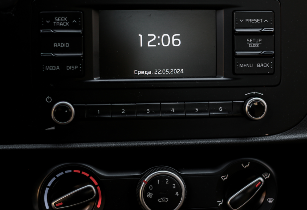Аренда kia rio стандарт класса 2020 года в городе Москва Матвеевское от 3900 руб./сутки, передний привод, двигатель: бензин, объем 1.6 литров, каско (Мультидрайв), ОСАГО (Мультидрайв), без водителя, недорого, вид 5 - RentRide