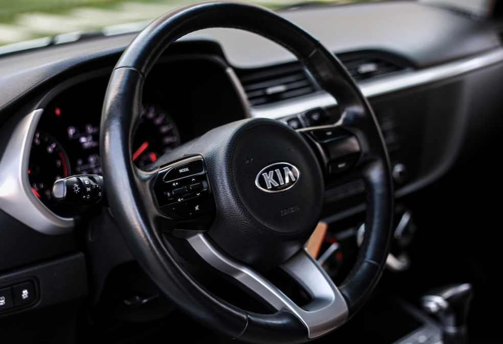 Аренда kia rio стандарт класса 2020 года в городе Москва Матвеевское от 3900 руб./сутки, передний привод, двигатель: бензин, объем 1.6 литров, каско (Мультидрайв), ОСАГО (Мультидрайв), без водителя, недорого, вид 3 - RentRide