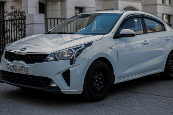Прокат авто kia rio эконом класса 2020 года в городе Москва Матвеевское от 3400 руб./сутки, передний привод, двигатель: бензин, объем 1.6 литров, каско (Мультидрайв), ОСАГО (Мультидрайв), без водителя, недорого - RentRide