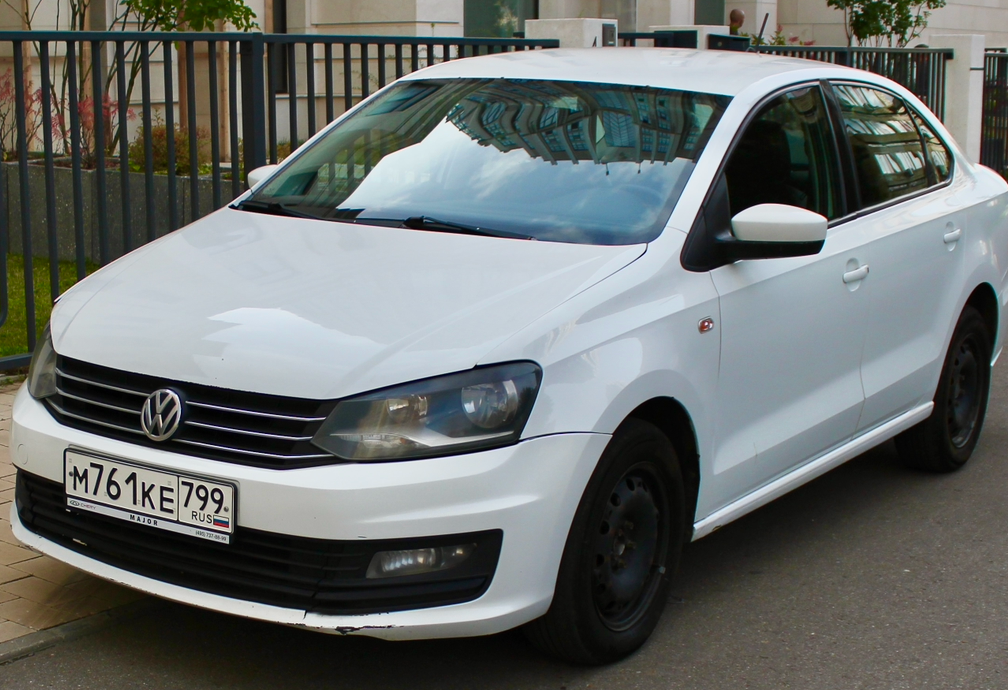 Аренда volkswagen polo эконом класса 2018 года в городе Москва Матвеевское от 2700 руб./сутки, передний привод, двигатель: бензин, объем 1.6 литров, каско (Мультидрайв), ОСАГО (Мультидрайв), без водителя, недорого - RentRide