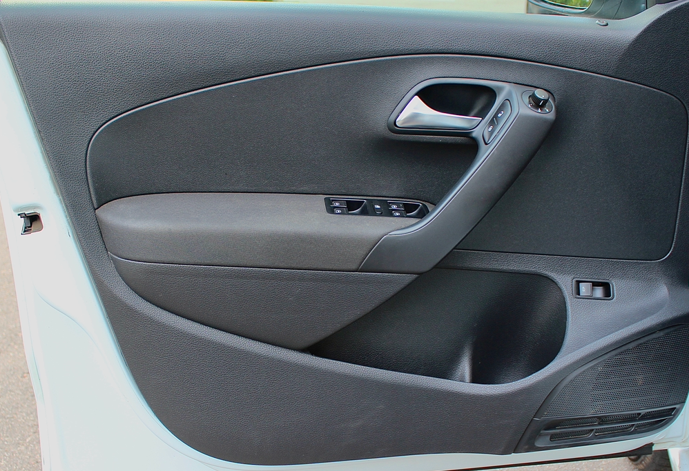 Аренда volkswagen polo эконом класса 2018 года в городе Москва Матвеевское от 2700 руб./сутки, передний привод, двигатель: бензин, объем 1.6 литров, каско (Мультидрайв), ОСАГО (Мультидрайв), без водителя, недорого, вид 6 - RentRide