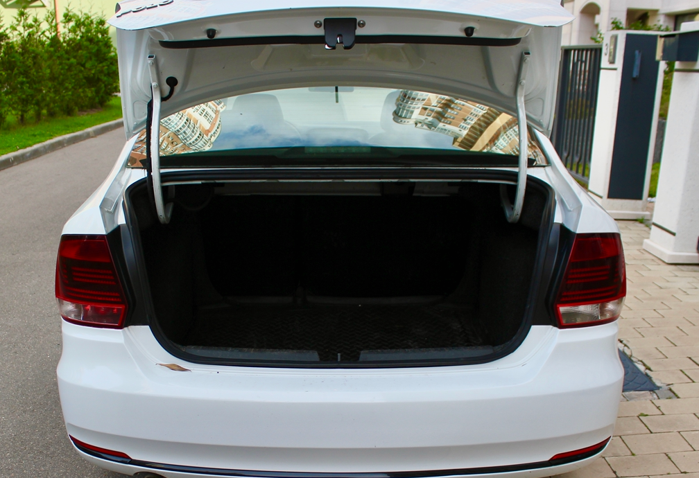 Аренда volkswagen polo эконом класса 2018 года в городе Москва Матвеевское от 2700 руб./сутки, передний привод, двигатель: бензин, объем 1.6 литров, каско (Мультидрайв), ОСАГО (Мультидрайв), без водителя, недорого, вид 9 - RentRide