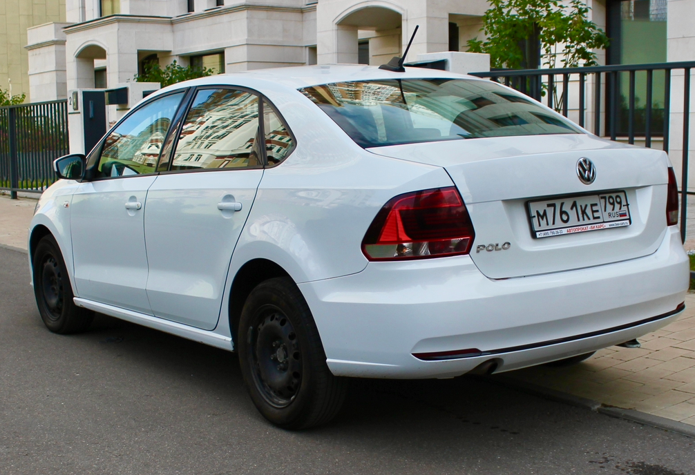 Аренда volkswagen polo эконом класса 2018 года в городе Москва Матвеевское от 2700 руб./сутки, передний привод, двигатель: бензин, объем 1.6 литров, каско (Мультидрайв), ОСАГО (Мультидрайв), без водителя, недорого, вид 7 - RentRide